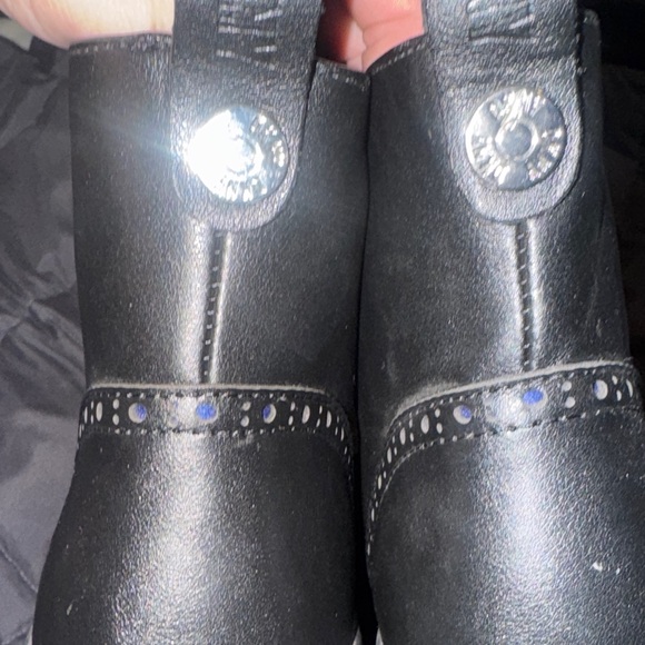 DKNY Men's Perforated Rubber Lug Sole Wingtip Boots - Picture 13 of 16